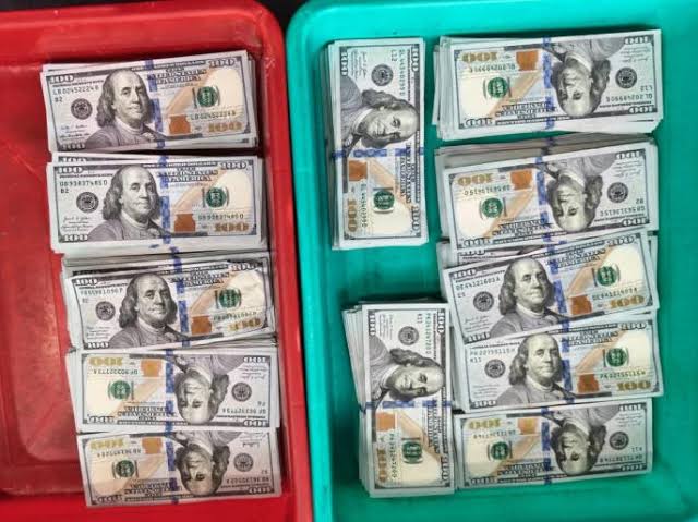 हैदराबाद एयरपोर्ट पर बड़ी कार्रवाई: DRI ने ₹1.56 करोड़ की अवैध विदेशी मुद्रा के साथ दो यात्रियों को किया गिरफ्तार