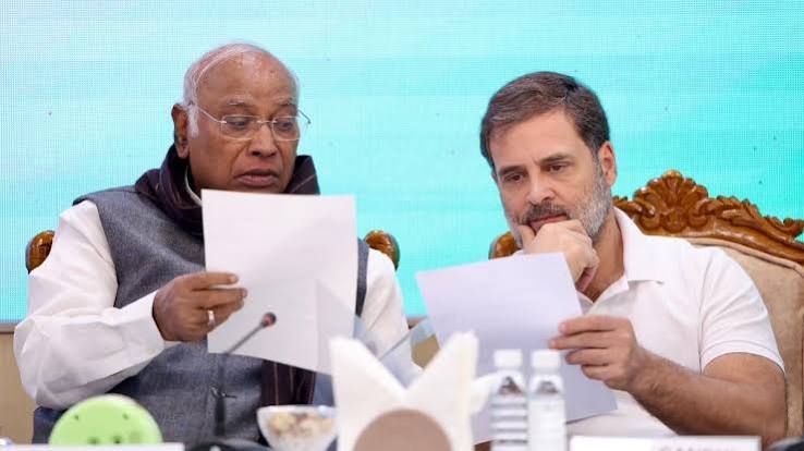 मल्लिकार्जुन खरगे का बड़ा हमला: सरकार में हिम्मत है तो संसद भंग कर बैलट पेपर से कराएं आम चुनाव, लगाए गंभीर आरोप